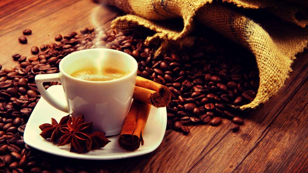 Beneficios de poner canela en tu café — Salud y Bienestar
